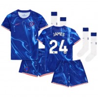 Camiseta Chelsea Reece James #24 Primera Equipación Replica 2024-25 para niños mangas cortas (+ Pantalones cortos)